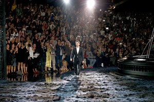 Giorgio Armani 1934 - 2025 | Ο σχεδιαστής που άλλαξε τον τρόπο που αισθανόμαστε μέσα στα ρούχα μας - εικόνα 2