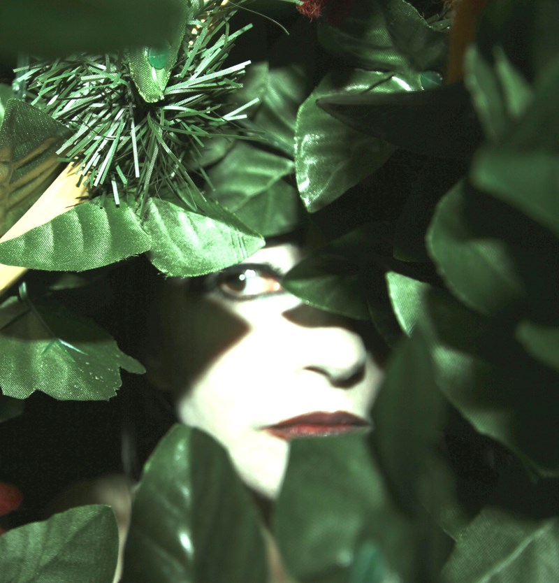 στη σκια των βραχων