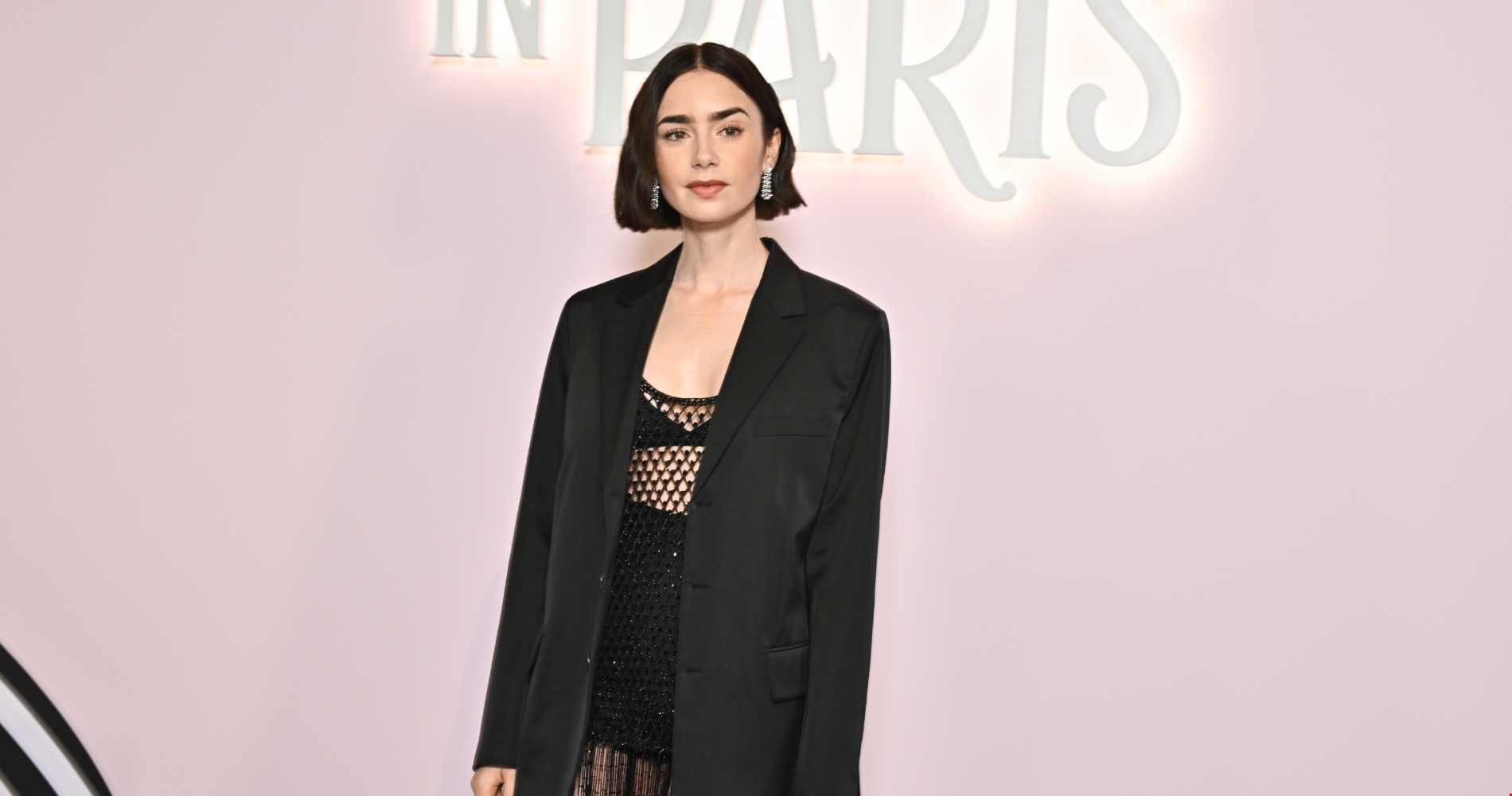 Η Lily Collins φωτογραφίζει τη μικρή της κόρη | Το σπάνιο κλικ