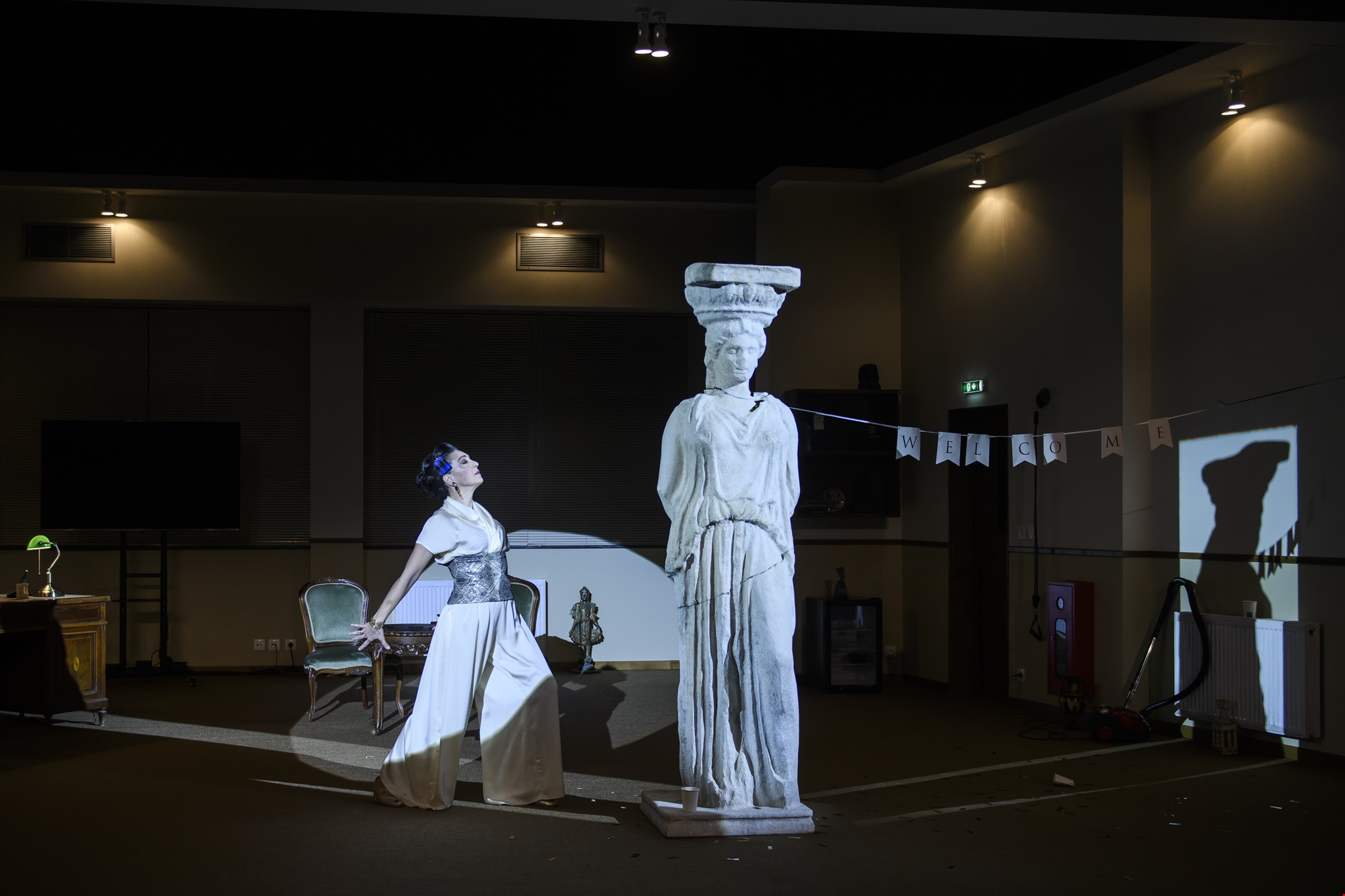 Η Καρυάτιδα | Το θεατρικό έργο του Γιώργου Καπουτζίδη επιστρέφει για δεύτερη χρονιά σε νέα στέγη