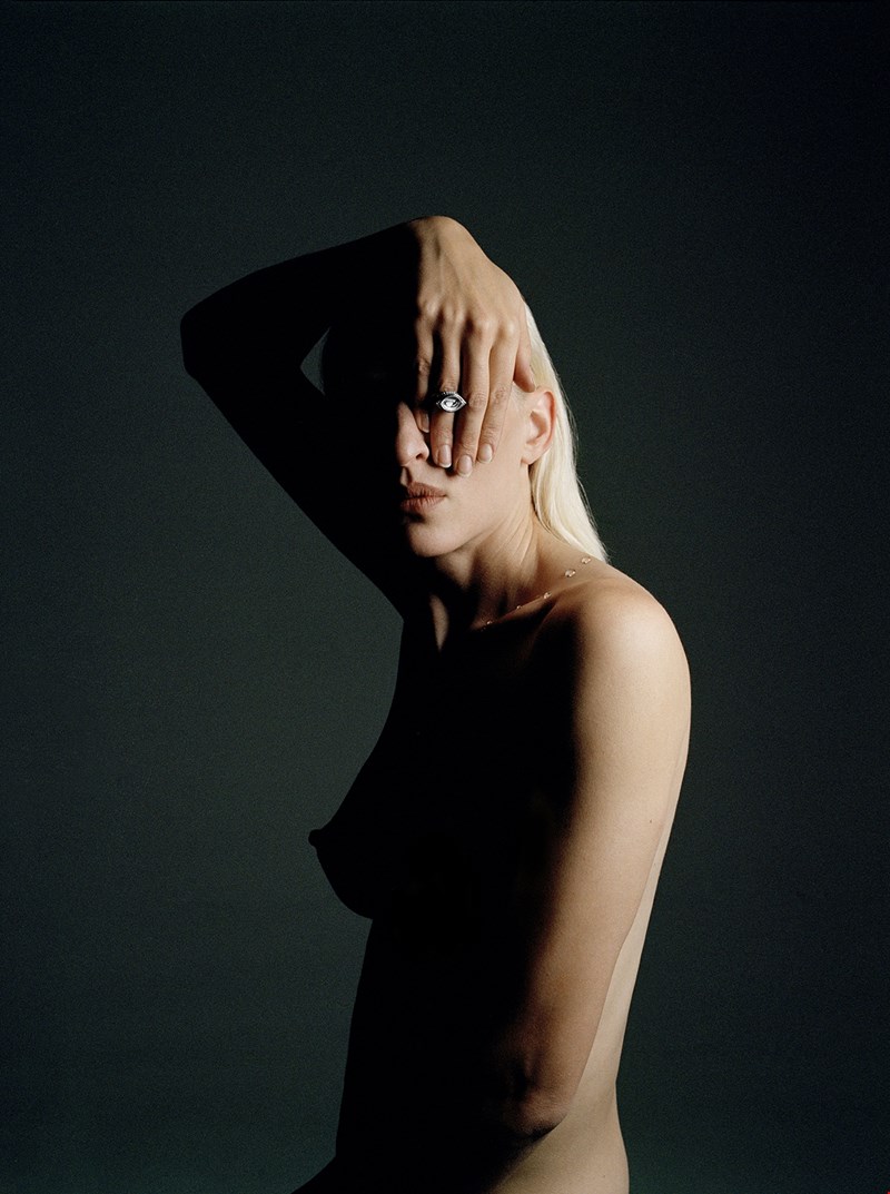 Στιγμιότυπο από την καμπάνια Venyx Man Ray | Courtesy of Venyx by Eugenie Niarchos