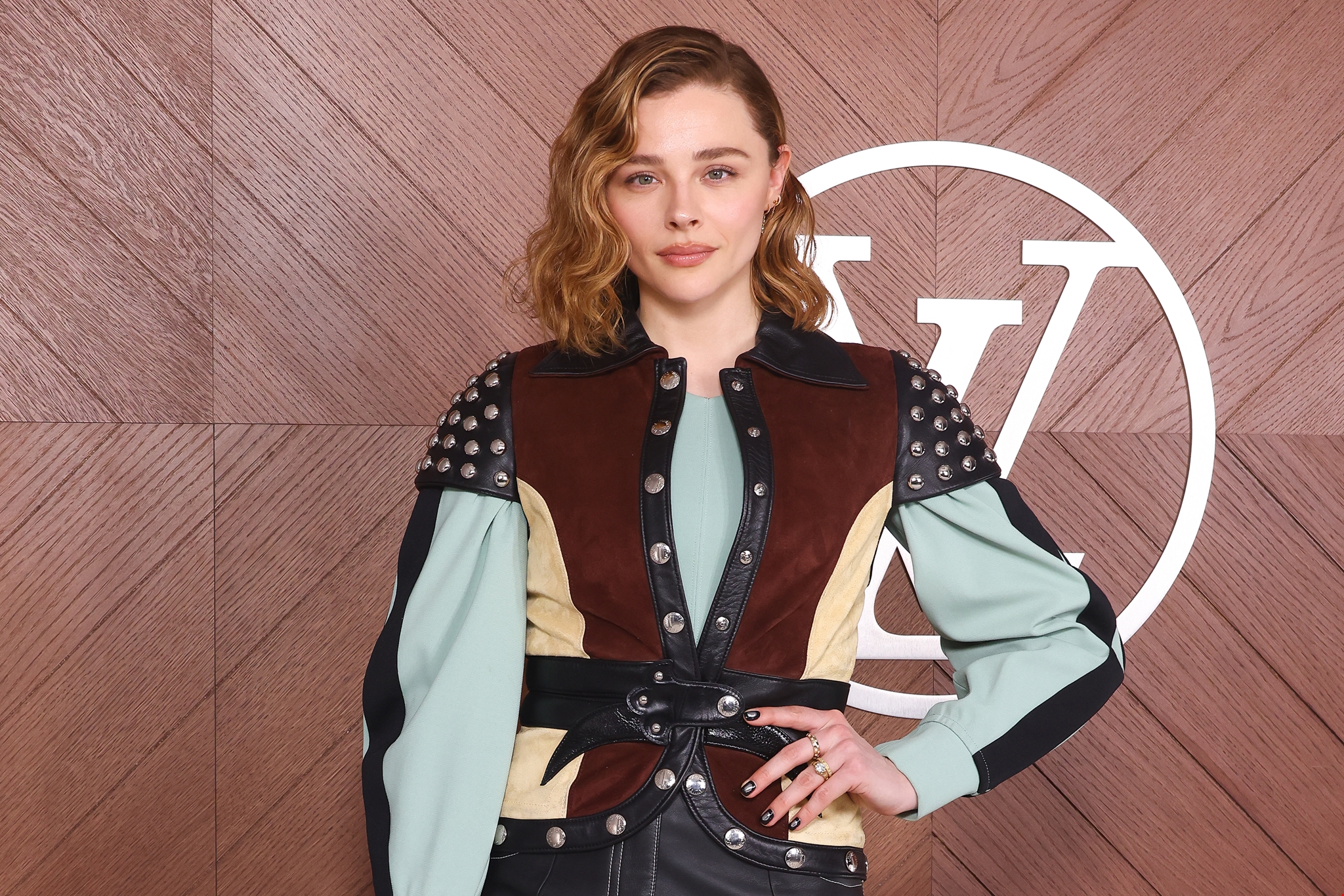 Ο ρομαντικός γάμος της Chloë Grace Moretz με την Kate Harrison | Οι custom Louis Vuitton δημιουργίες που φόρεσαν στη 