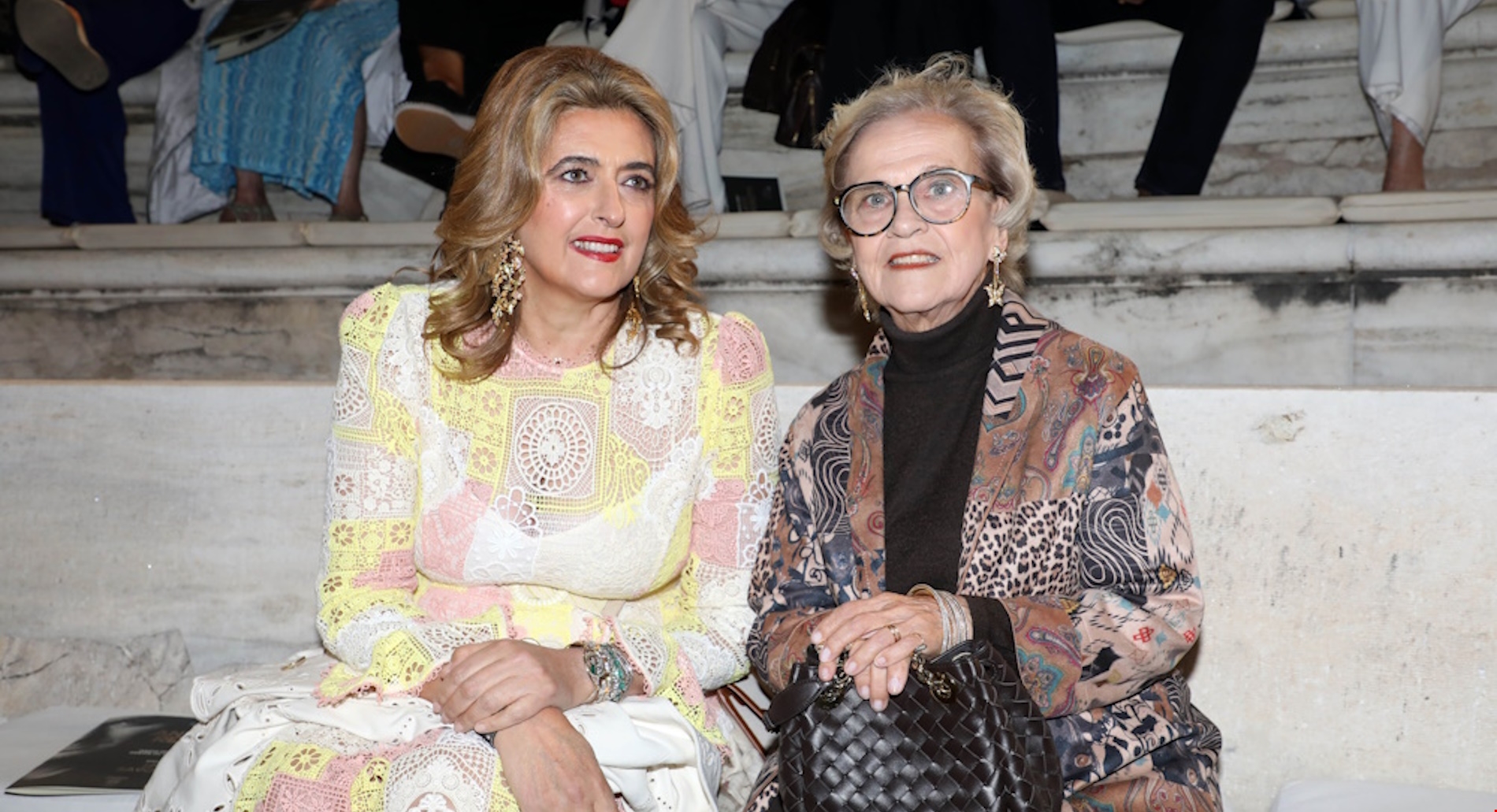 Χριστιάννα Βαρδινογιάννη | Η pastel floral εμφάνιση με Saint Laurent φάκελο σε βραδινή έξοδο