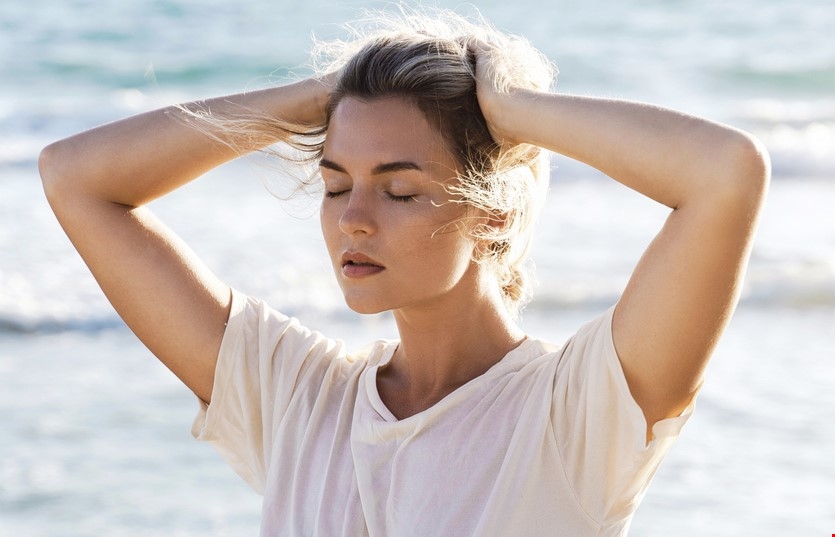 Τρεις αλλαγές που πρέπει να κάνεις στην περιποίησή σου μετά το τέλος των διακοπών - εικόνα 1