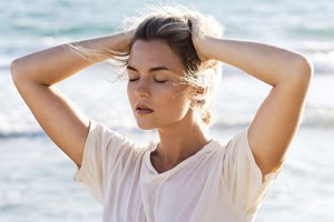 Τρεις αλλαγές που πρέπει να κάνεις στην περιποίησή σου μετά το τέλος των διακοπών - εικόνα 1