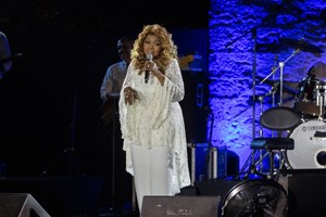 Η ιέρεια της παγκόσμιας σκηνής Grace Jones μάγεψε το κοινό στον Λόφο της Σάνης - εικόνα 2