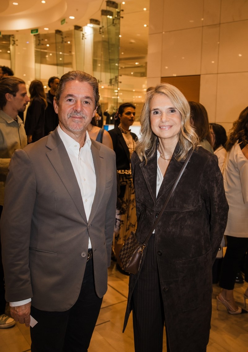 Ο Πρόεδρος του ομίλου Αττικών Εκδόσεων, Θεοχάρης Φιλιππόπουλος με τη Μιλένα Αποστολάκη