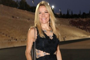 Marie-Chantal | Το elegant μανικιούρ της στο χρώμα της Pantone για το 2026 - εικόνα 2