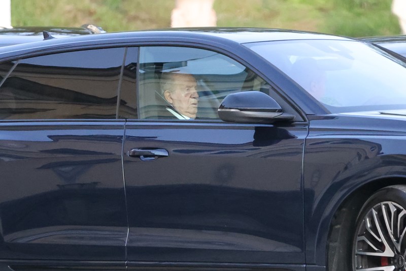 O βασιλιάς Juan Carlos στο παλάτι του El Pardo για την οικογενειακή συγκέντρωση