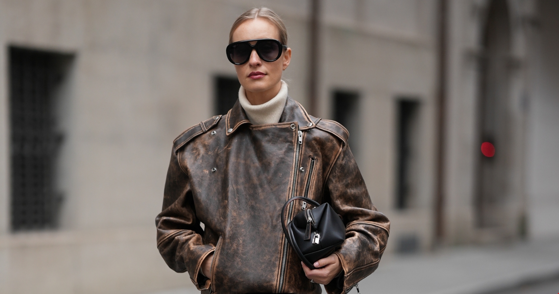 Αυτό είναι το διαχρονικό και chic τζιν παντελόνι που κάθε γυναίκα χρειάζεται στη συλλογή της - εικόνα 1