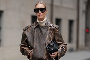 Αυτό είναι το διαχρονικό και chic τζιν παντελόνι που κάθε γυναίκα χρειάζεται στη συλλογή της - εικόνα 1