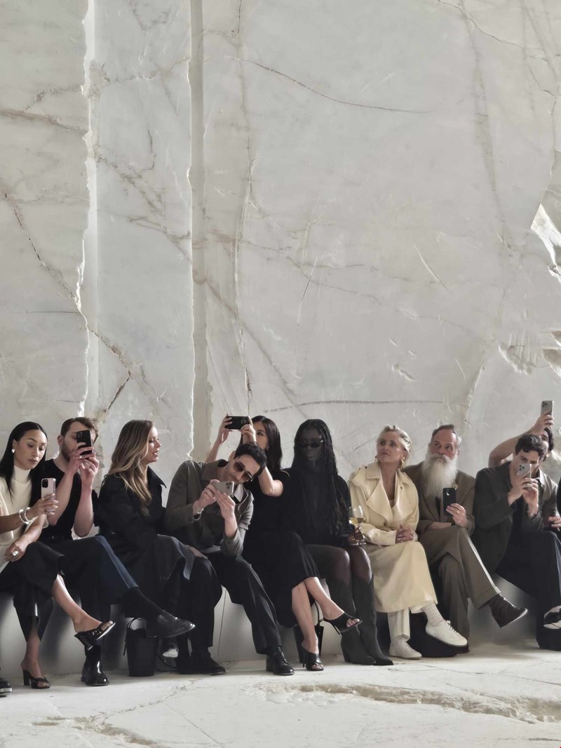 Λήψη από το front row του show του οίκου COS