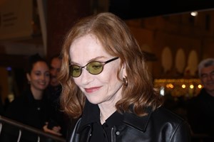 Η Δήμητρα Ματσούκα με τον Πέτρο Κόκκαλη και τους γονείς της στη θεατρική της πρεμιέρα - εικόνα 7