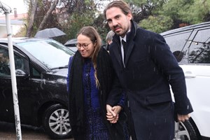 Η Nina Flohr και ο Φίλιππος Ντε Γκρες σε σπάνια εμφάνιση στο εξωτερικό | Το πρόσωπο με το οποίο συναντήθηκαν - εικόνα 1