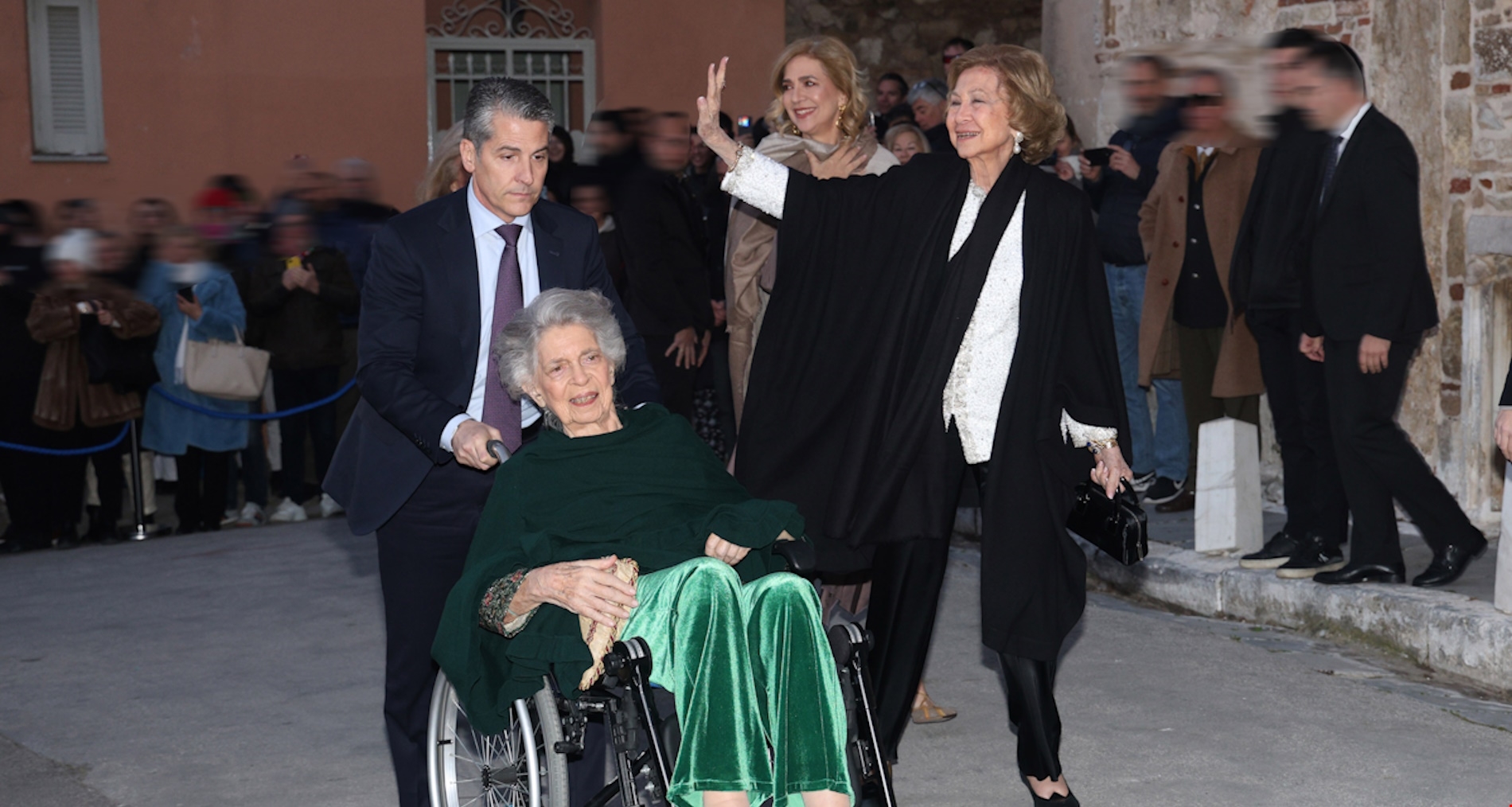 Βασίλισσα Σοφία | Ακυρώνει όλες τις υποχρεώσεις της μετά απο επιδείνωση της υγείας της αδελφής της, Ειρήνης