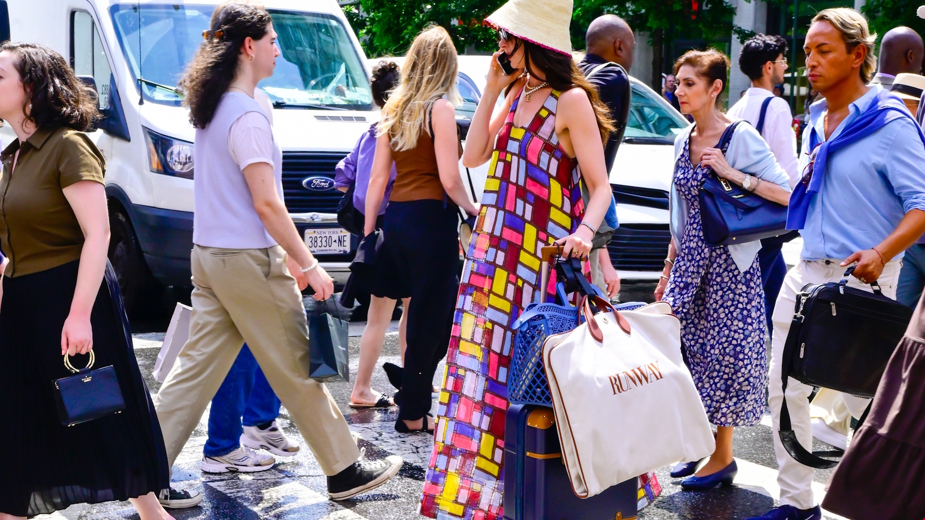 Πώς φαίνεται η Miranda Priestly σχεδόν 20 χρόνια αργότερα; Να πώς είναι το στυλ της στο The Devil Wears Prada 2 - εικόνα 4