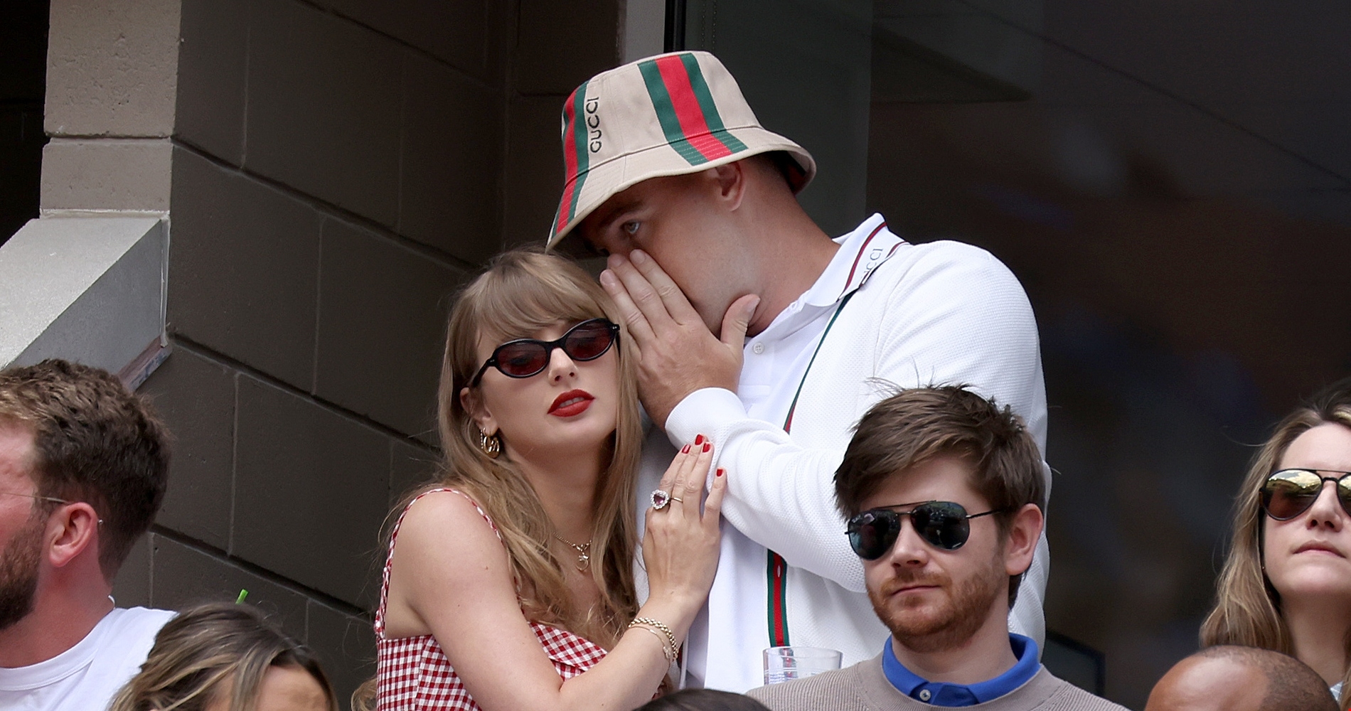 H Taylor Swift έγραψε ιστορία | Το look που επέλεξε στα VMAs, η αναφορά στον Travis Kelce και τα βραβεία που απέσπασε - εικόνα 2