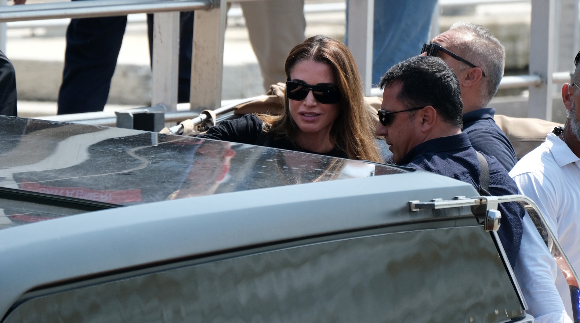 Ποιο πρόσωπο ελληνικής καταγωγής έδωσε το παρών στον γάμο του Jeff Bezos με τη Lauren Sanchez; - εικόνα 1