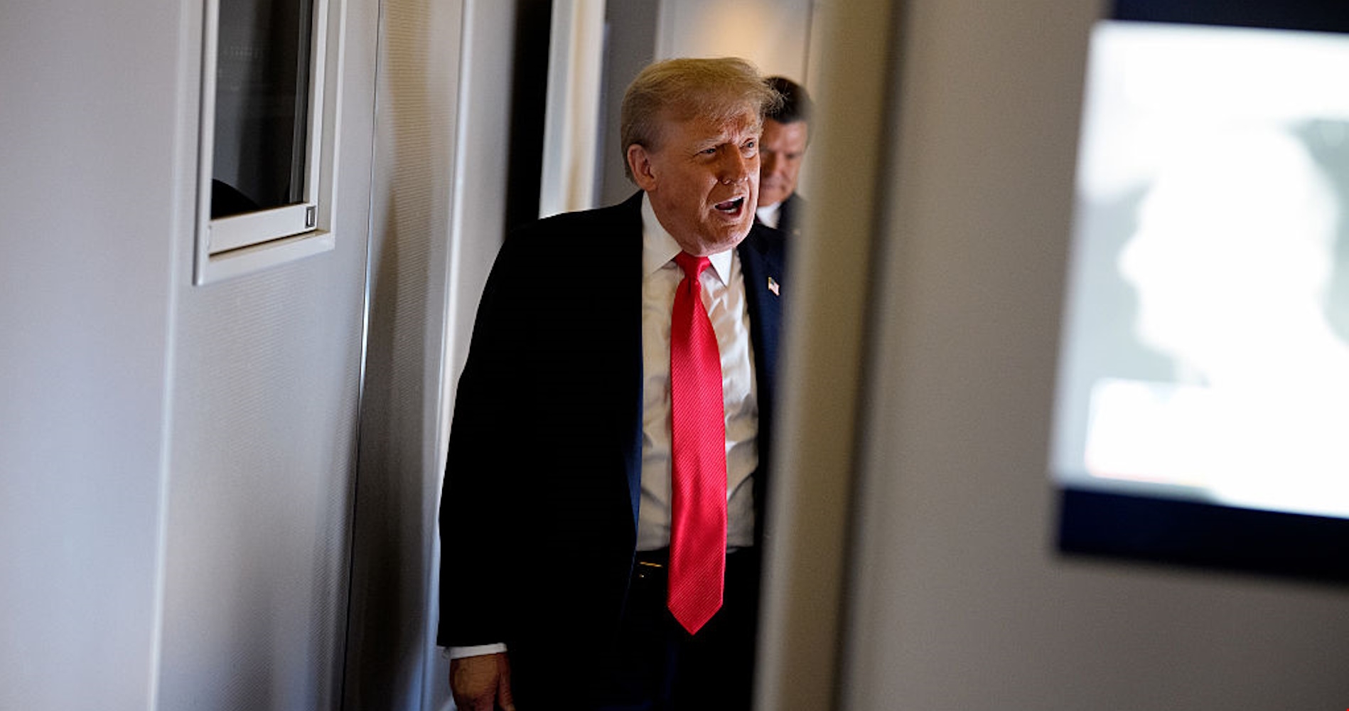 Ο Donald Trump απειλεί να μηνύσει το ABC επειδή προβάλλει ξανά το 