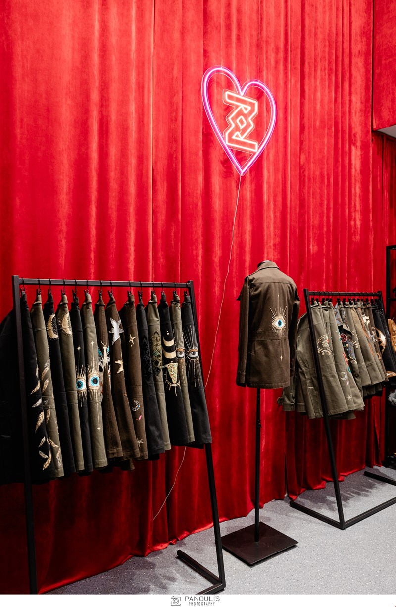 ZoeK | Λάμψη και υψηλή αισθητική στο νέο κατάστημα στο Golden Hal