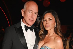 Ο Jeff Bezos και η Lauren Sanchez νοικιάζουν ολόκληρο νησί στην Ιταλία για τον γάμο τους | Πού θα γίνει το μυστήριο - εικόνα 2