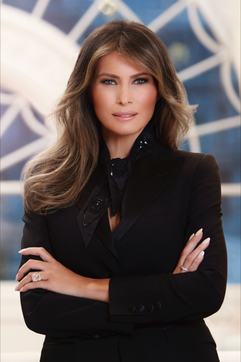 Melania Trump: Αυτό είναι το επίσημο πορτρέτο της ως Πρώτη Κυρία