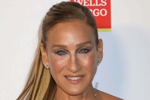 Sarah Jessica Parker & Cynthia Nixon | Με παπούτσια Dries Van Noten και Alexander McQueen στα γυρίσματα του And Just Like That Season 3 - εικόνα 1