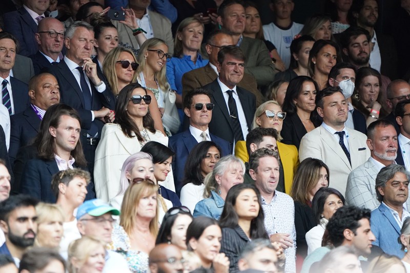 Tom Cruise - Hayley Atwell