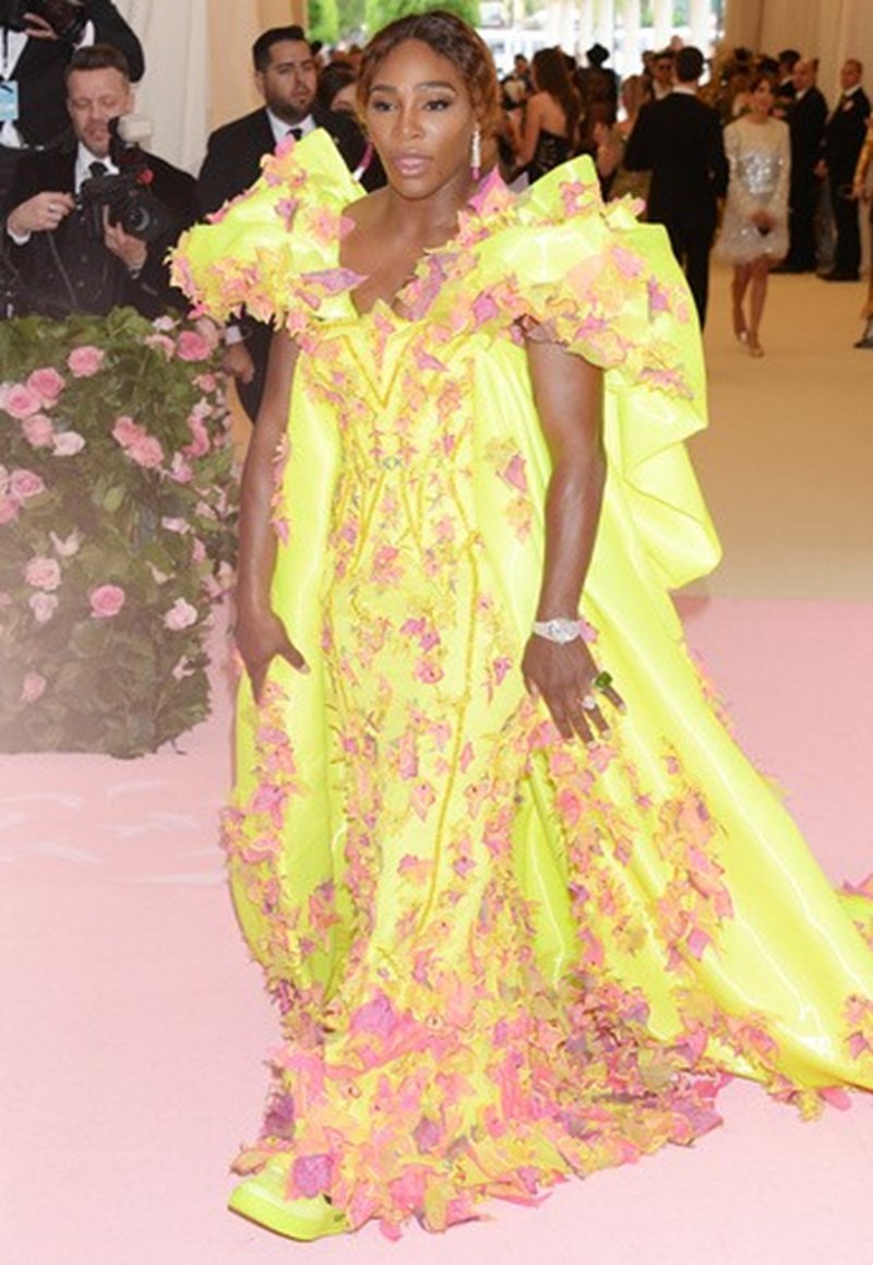 Η Serena Williams με Atelier Versace και sneakers Nike x Off White