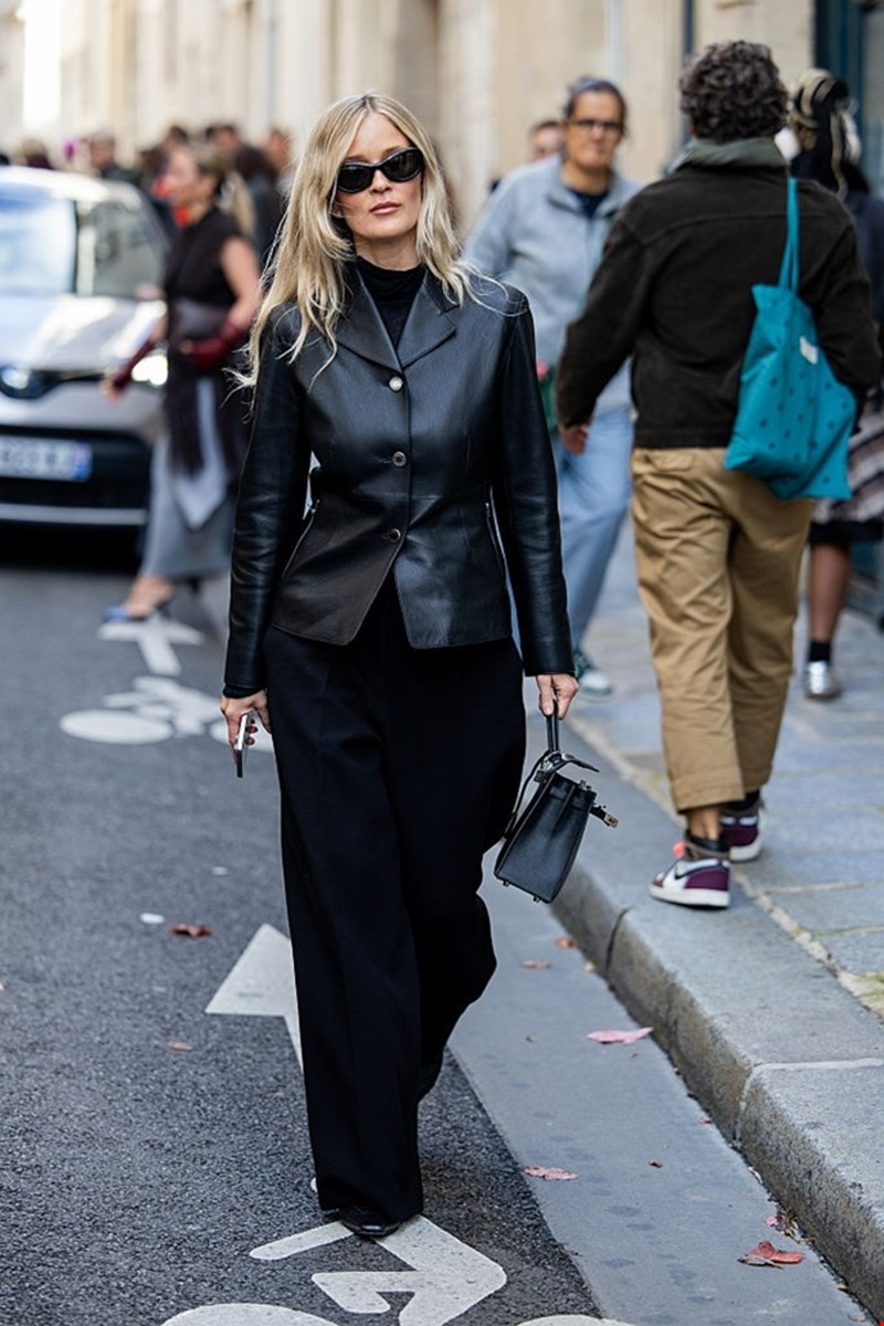 Το μεσάτο blazer από τη Zara που ταιριάζει με όλα τα looks σου