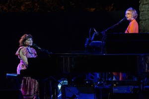 Η Gloria Gaynor κατέκτησε τη σκηνή του Sani Festival - εικόνα 1