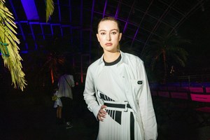 Eve Jobs - Harry Charles | Μήνας του μέλιτος στη Μήλο με πολυτελές yacht - εικόνα 1