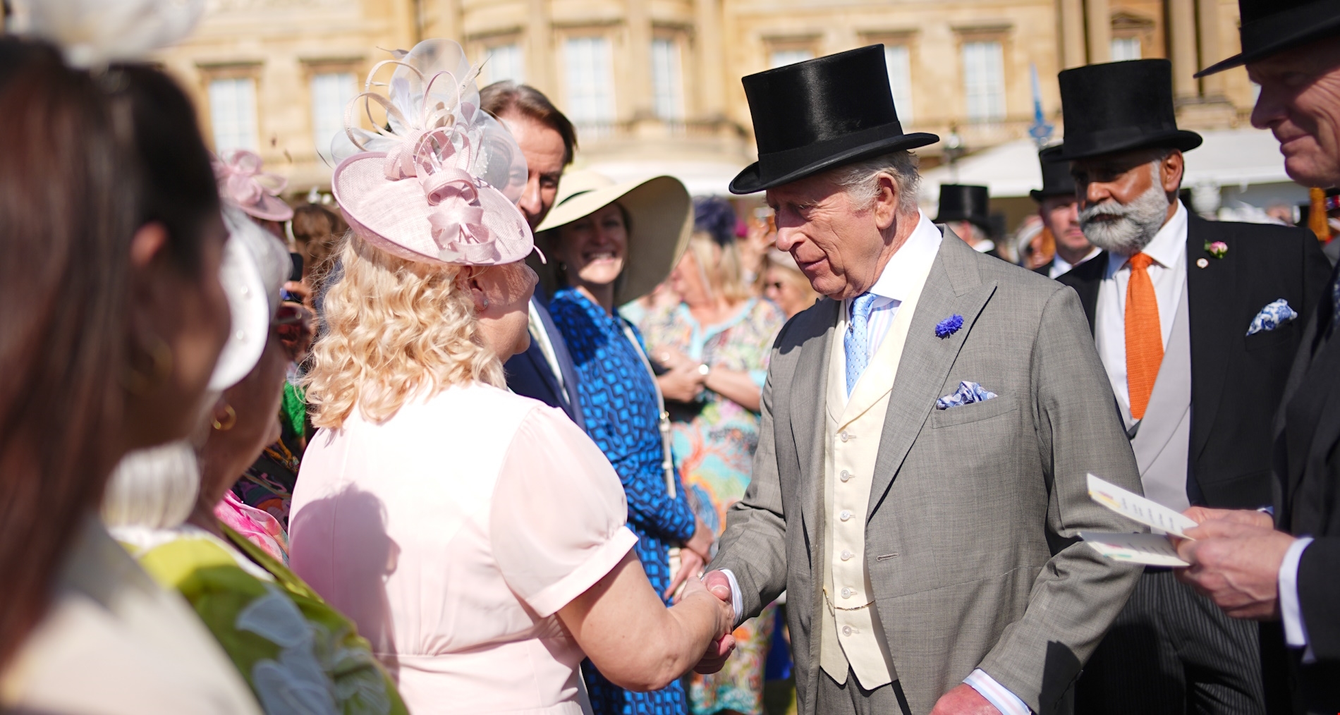 Βασίλισσα Καμίλα | Για ποιον λόγο "δανείστηκε" την iconic καρφίτσα της Kate Middleton; - εικόνα 5
