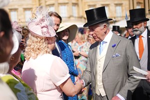 Βασίλισσα Καμίλα | Για ποιον λόγο "δανείστηκε" την iconic καρφίτσα της Kate Middleton; - εικόνα 5