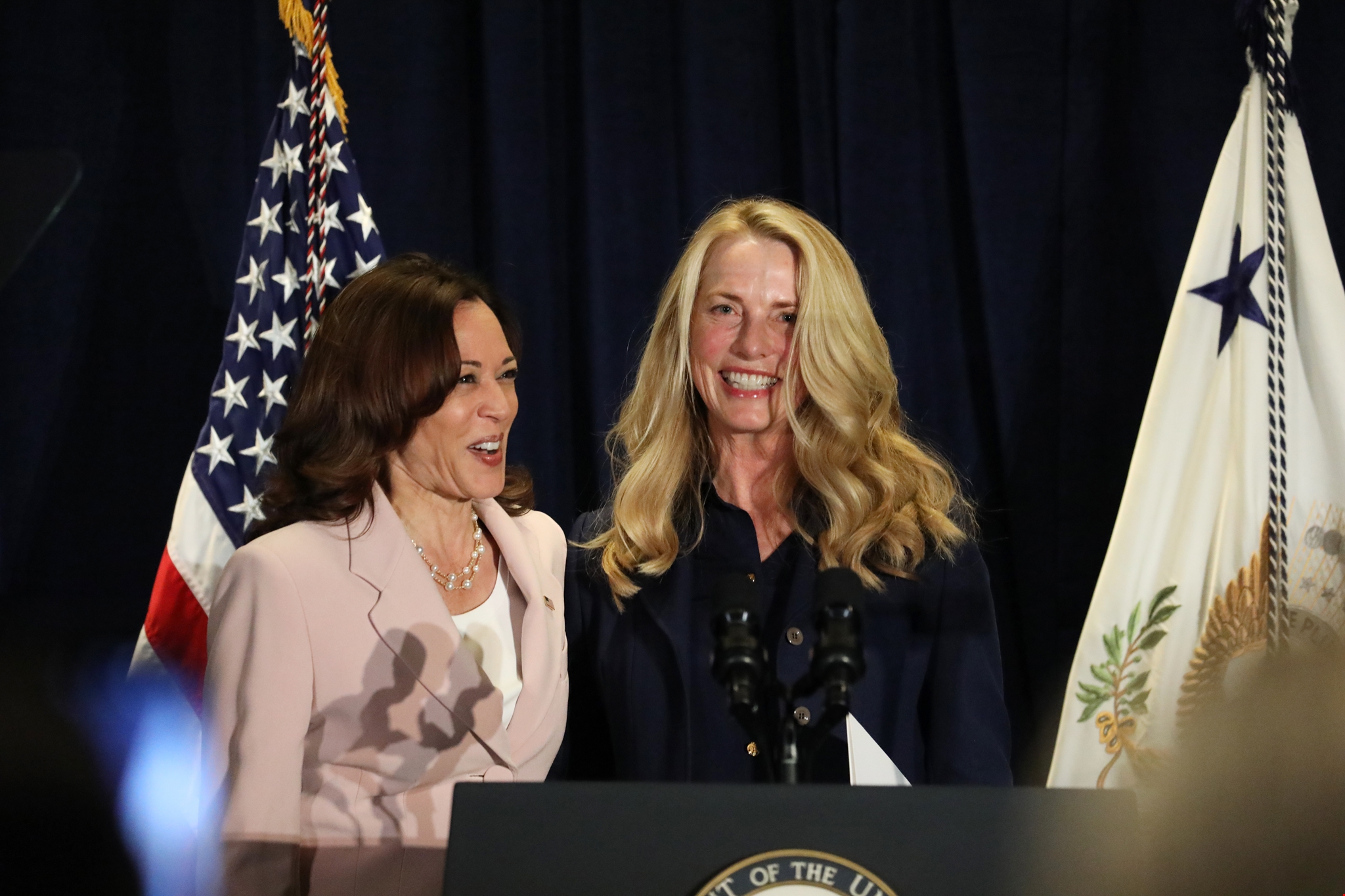 Εκλογές ΗΠΑ 2024 | Η Melania Trump φωτογραφίζει τον 18χρονο γιο της να ψηφίζει για πρώτη φορά - εικόνα 1