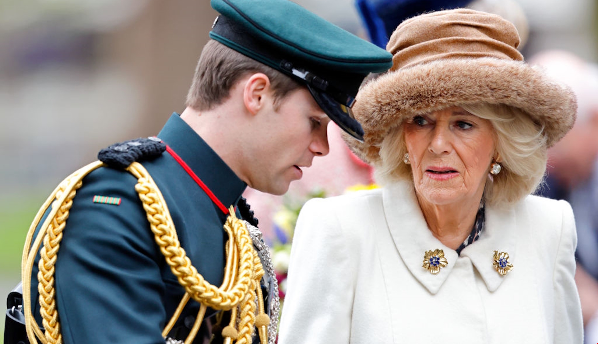 Σαν πρίγκιπας της Disney! Ποιος είναι ο γοητευτικός άντρας στο πλευρό της βασίλισσας Καμίλα;