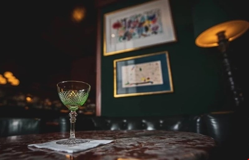 bar