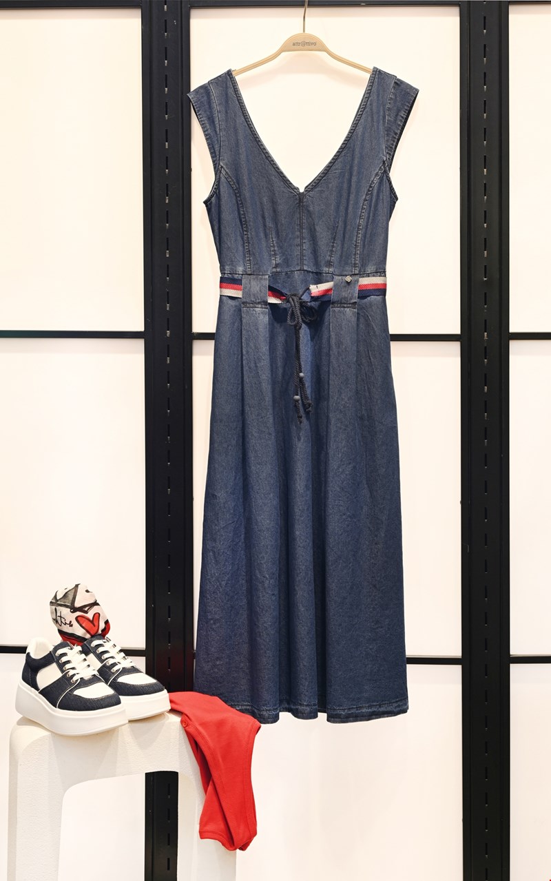 Φόρεμα μακρύ denim-blue με εντυπωσιακή ζώνηAttrattivo