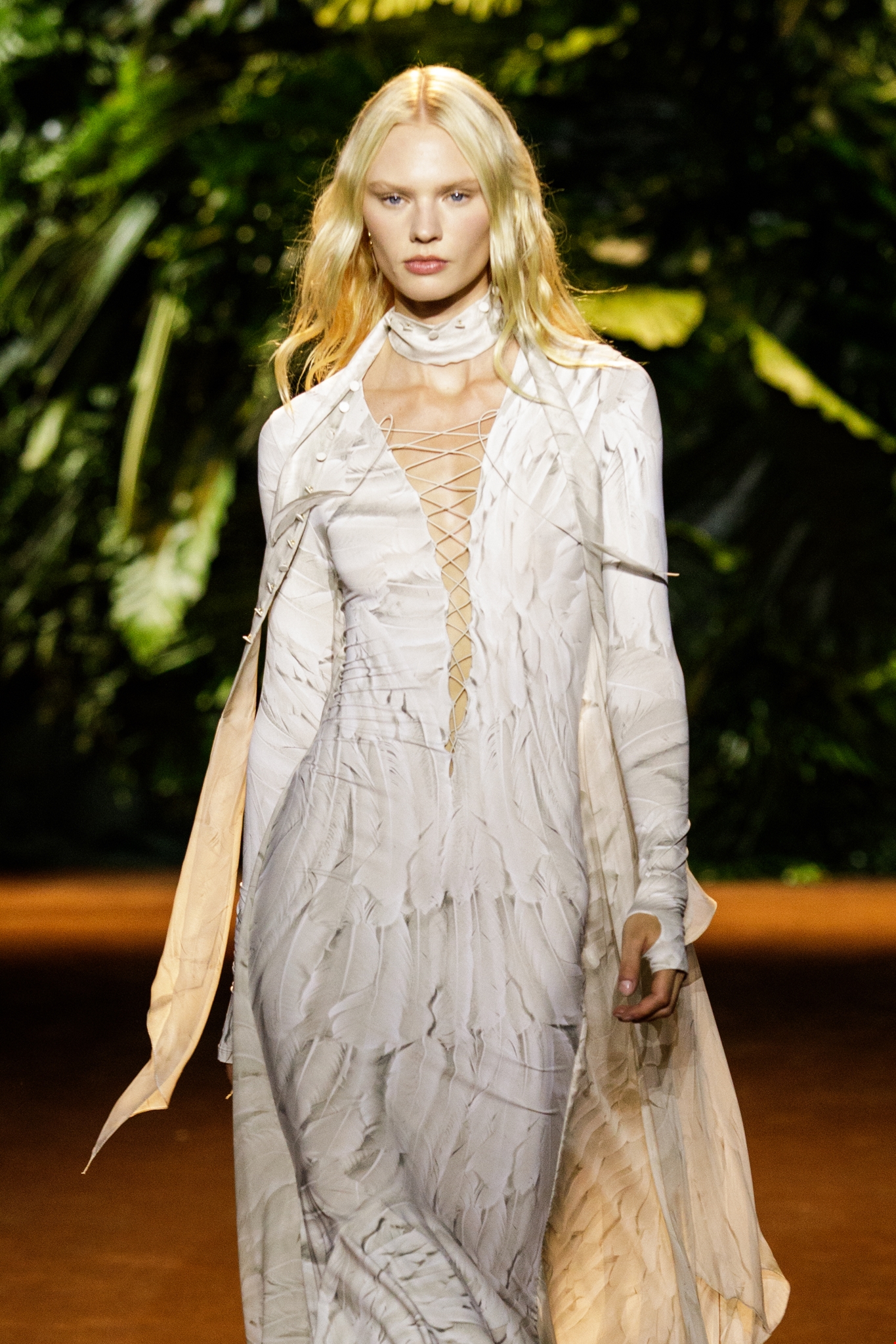 Κατά 1 δισεκατομμύριο δολάρια πλουσιότερη έγινε η Hailey Bieber μετά την εξαγορά της Rhode από την e.l.f. Beauty - εικόνα 1