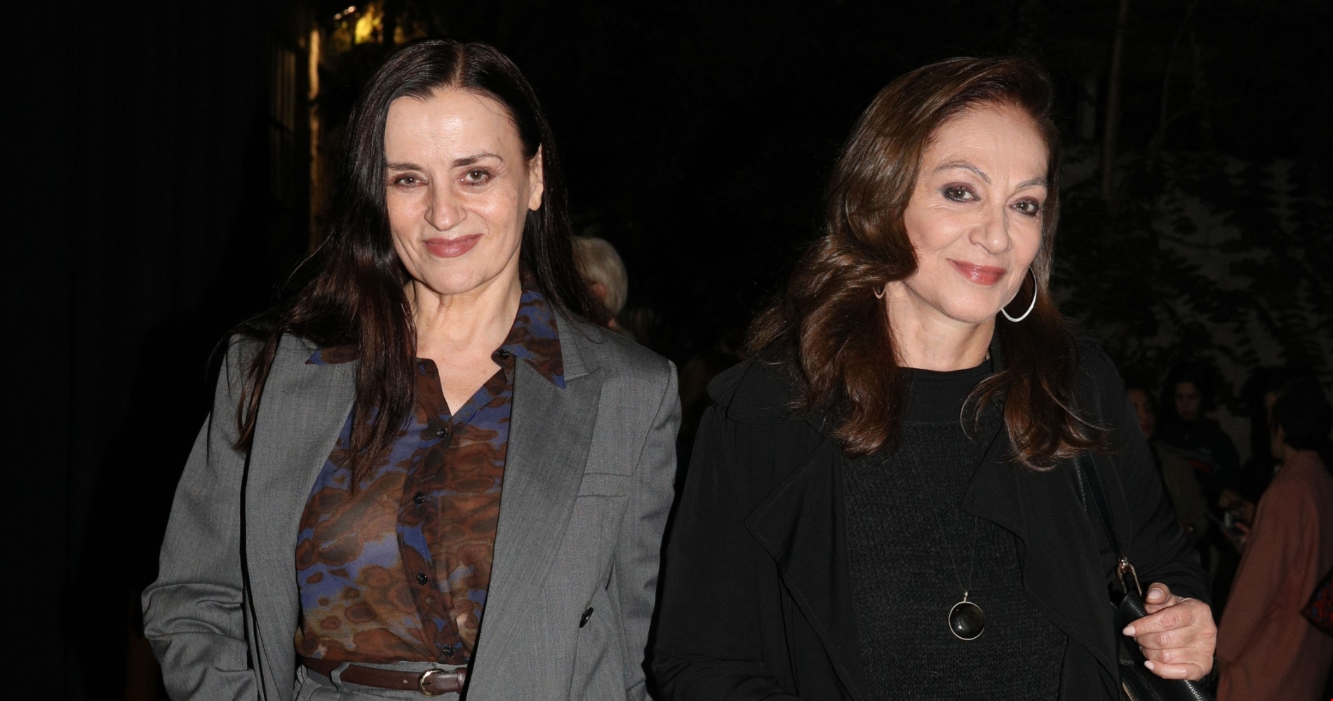 Φιλαρέτη Κομνηνού & Καριοφυλλιά Καραμπέτη | Η λεπτομέρεια στο μακιγιάζ τους που απογειώνει την ώριμη επιδερμίδα