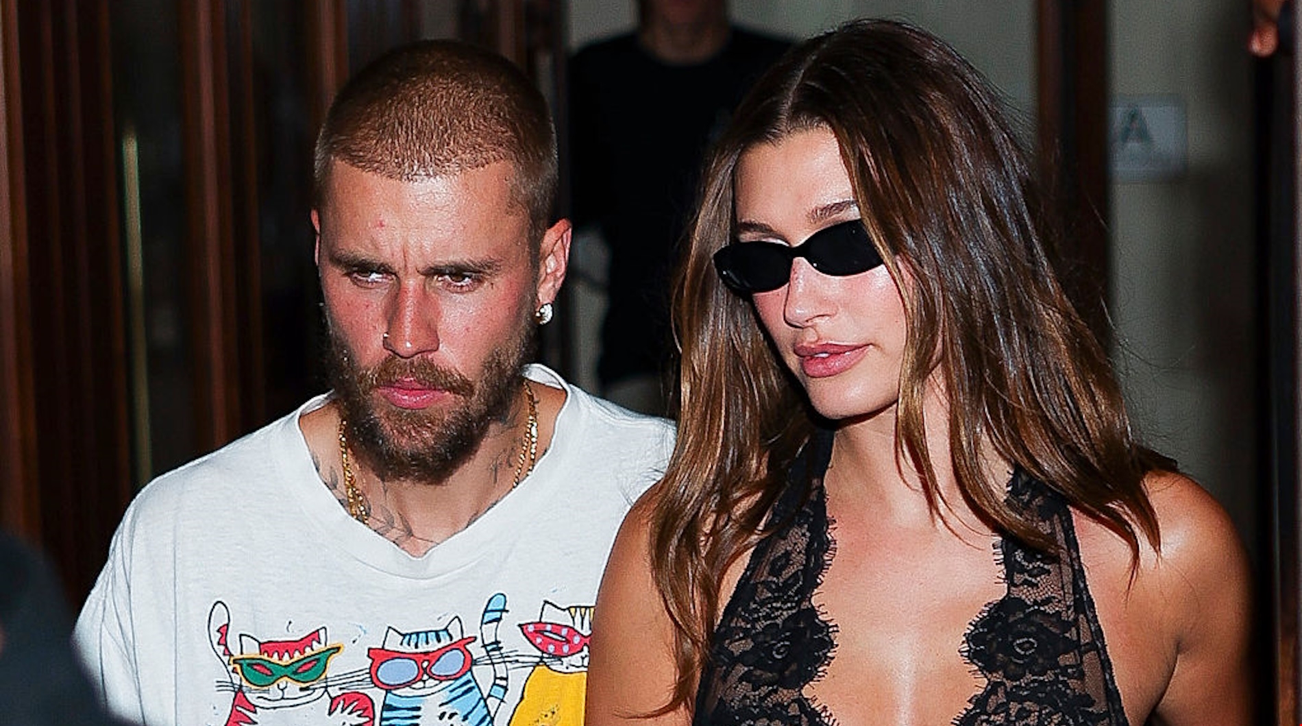 Πιο αποκαλυπτική από ποτέ | Η εμφάνιση της Hailey Bieber που θύμισε το iconic look που είχε φορέσει το 2019 - εικόνα 3