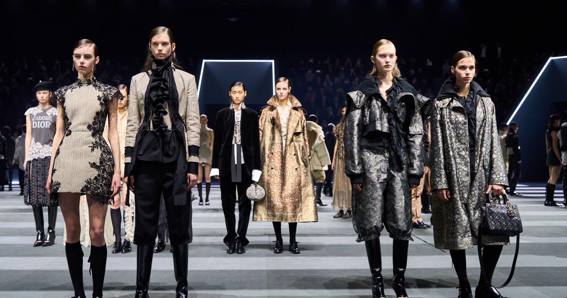 Dior F/W 2025-2026 | Οι εμφανίσεις που ξεχώρισαν στο front row της επίδειξης του εμβληματικού γαλλικού οίκου - εικόνα 1