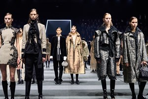 Dior F/W 2025-2026 | Οι εμφανίσεις που ξεχώρισαν στο front row της επίδειξης του εμβληματικού γαλλικού οίκου - εικόνα 1
