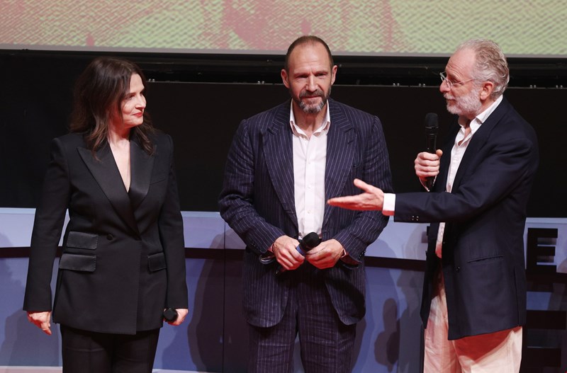 Juliette Binoche, Ralph Fiennes και Uberto Pasolini