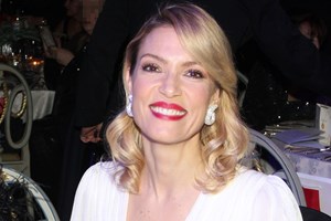 Βίκυ Καγιά | Με girly bun που ταιριάζει απόλυτα με το sporty look της - εικόνα 2