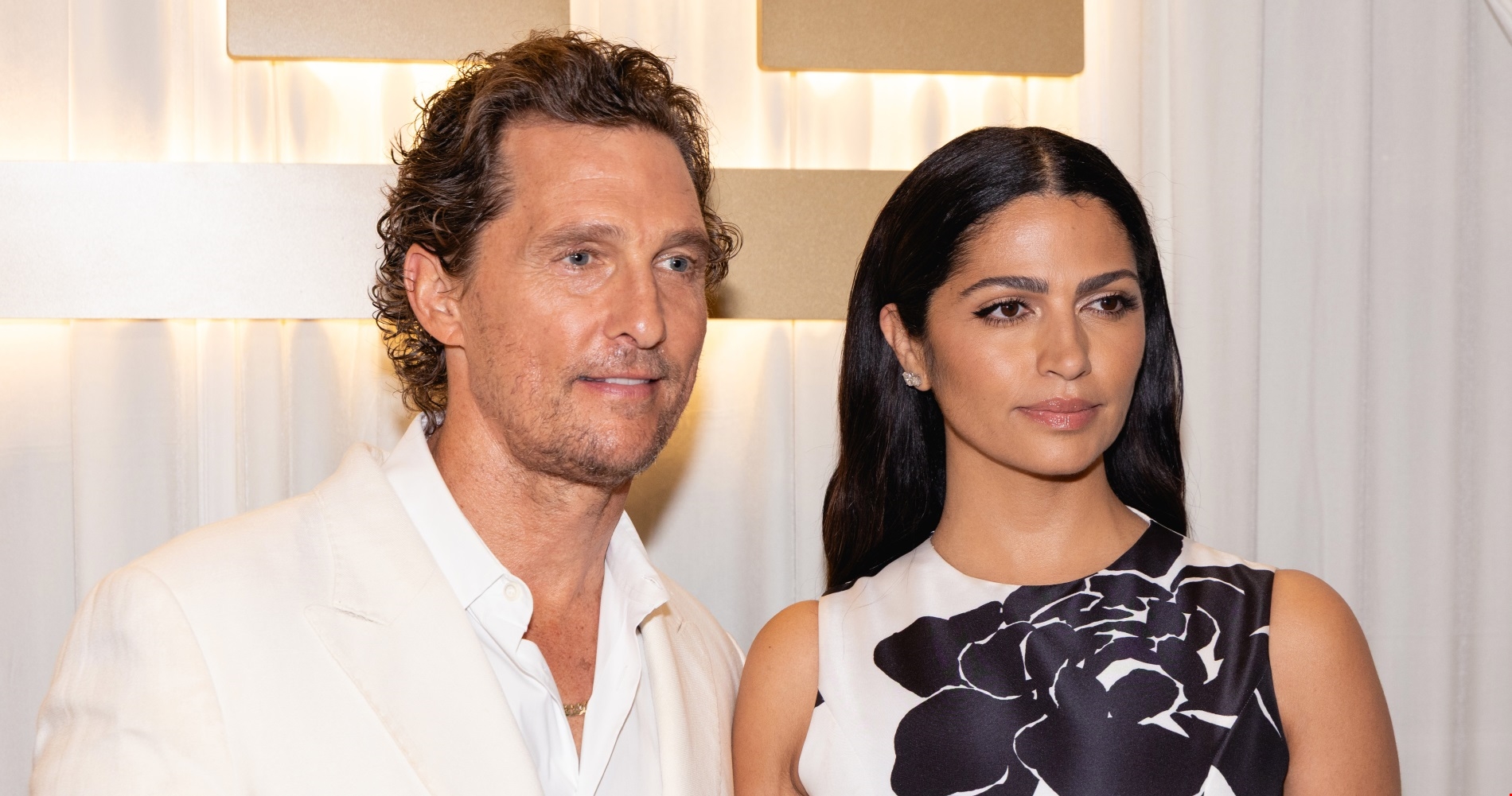 Ο Matthew McConaughey σε μία σπάνια εμφάνιση με τη σύζυγό του και τα τρία παιδιά τους