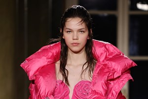 Δούκισσα Νομικού | Με την απόχρωση στο μανικιούρ που λατρεύουν όλες οι γυναίκες και κατακτά ξανά τις τάσεις - εικόνα 1