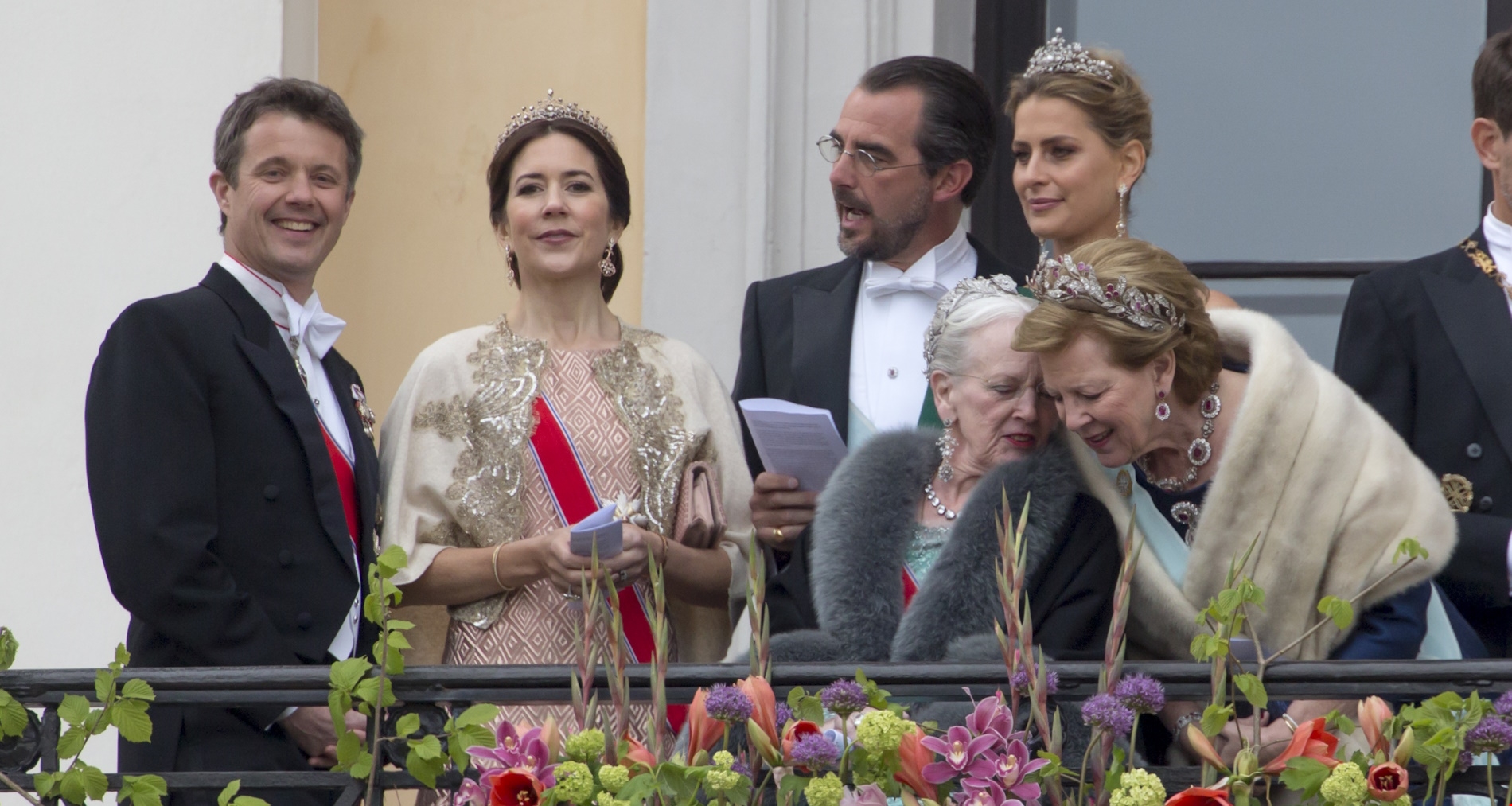 Η Άννα Μαρία και ο Παύλος Ντε Γκρες στην Παλαιά Βουλή | Η βραδινή εμφάνιση μητέρας και γιου - εικόνα 1