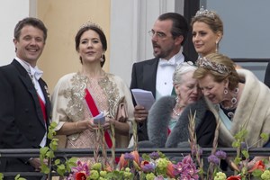 Η Άννα Μαρία και ο Παύλος Ντε Γκρες στην Παλαιά Βουλή | Η βραδινή εμφάνιση μητέρας και γιου - εικόνα 1