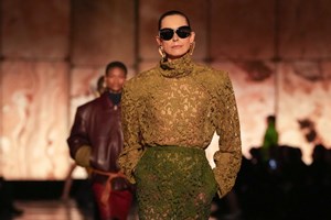 Tweed σακάκι και τζιν παντελόνι | Πώς θα φορέσεις με στιλ τον αγαπημένο συνδυασμό των fashionistas - εικόνα 9